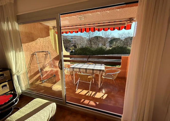 4 Personnes Avec Balcon Et Parking Pres De La - Fr-1-837-64 *