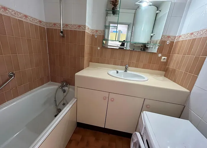 4 Personnes Avec Balcon Et Parking Pres De La - Fr-1-837-64