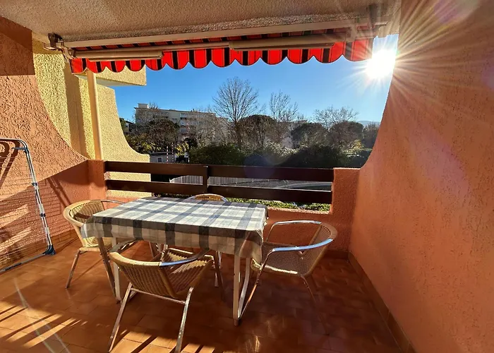 4 Personnes Avec Balcon Et Parking Pres De La - Fr-1-837-64 *